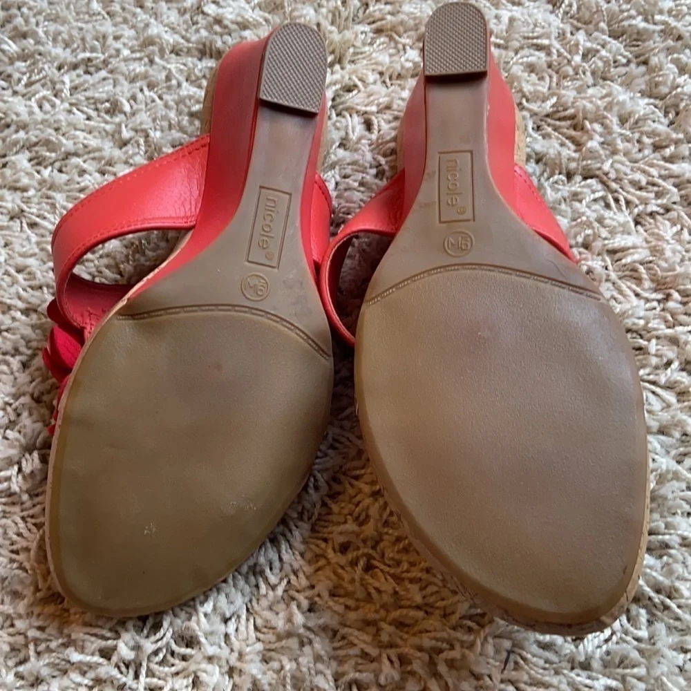 Nicole Wedge Sandal Size 9W Cork Insole in Current